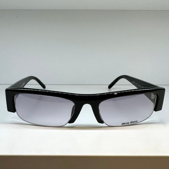 New MIU MIU Vedette Sunglasses Seen on Kylie Jenner - Picture 2 of 10